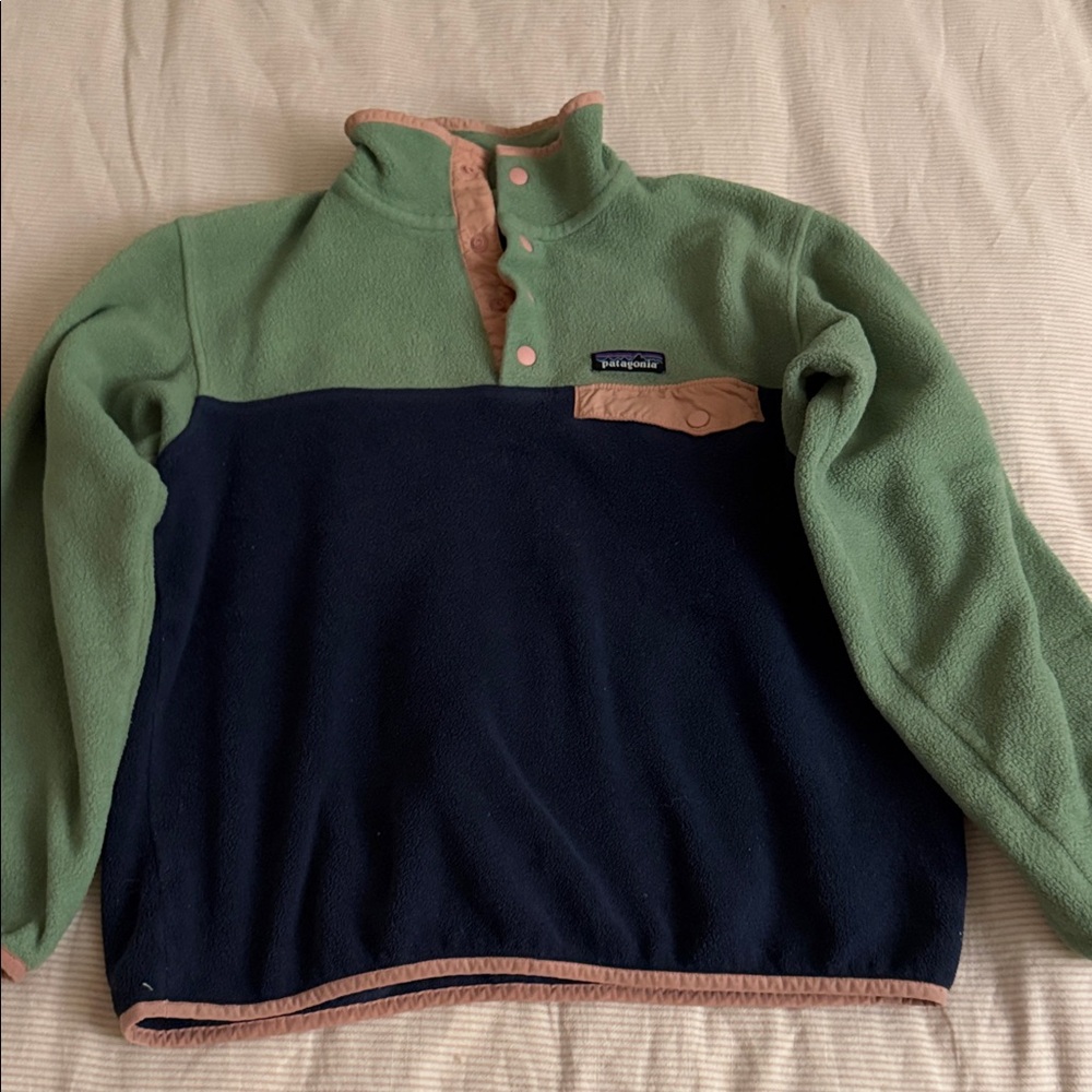 Patagonia Synchilla women’s Green and Navy Pullover Fleece Sweater size M